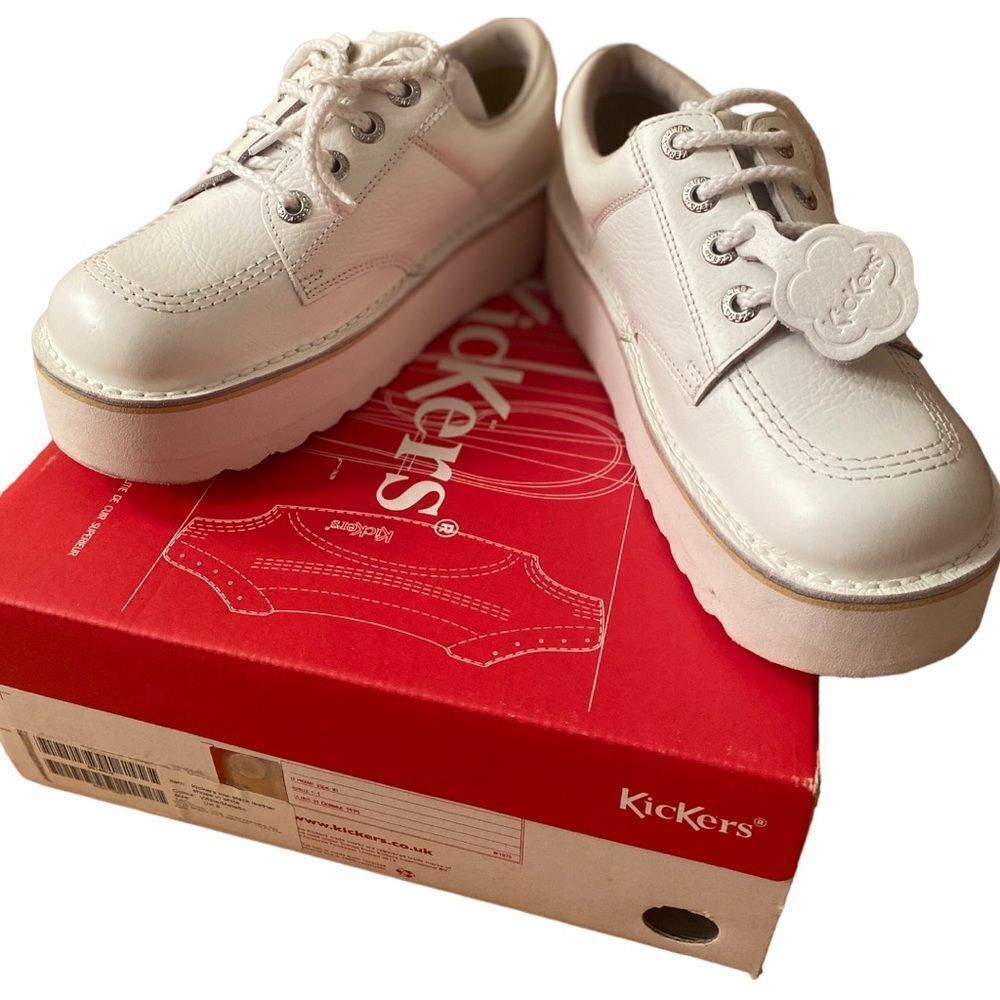 Kickers low-stack leather shoe in white size 8/ 39 (euro)